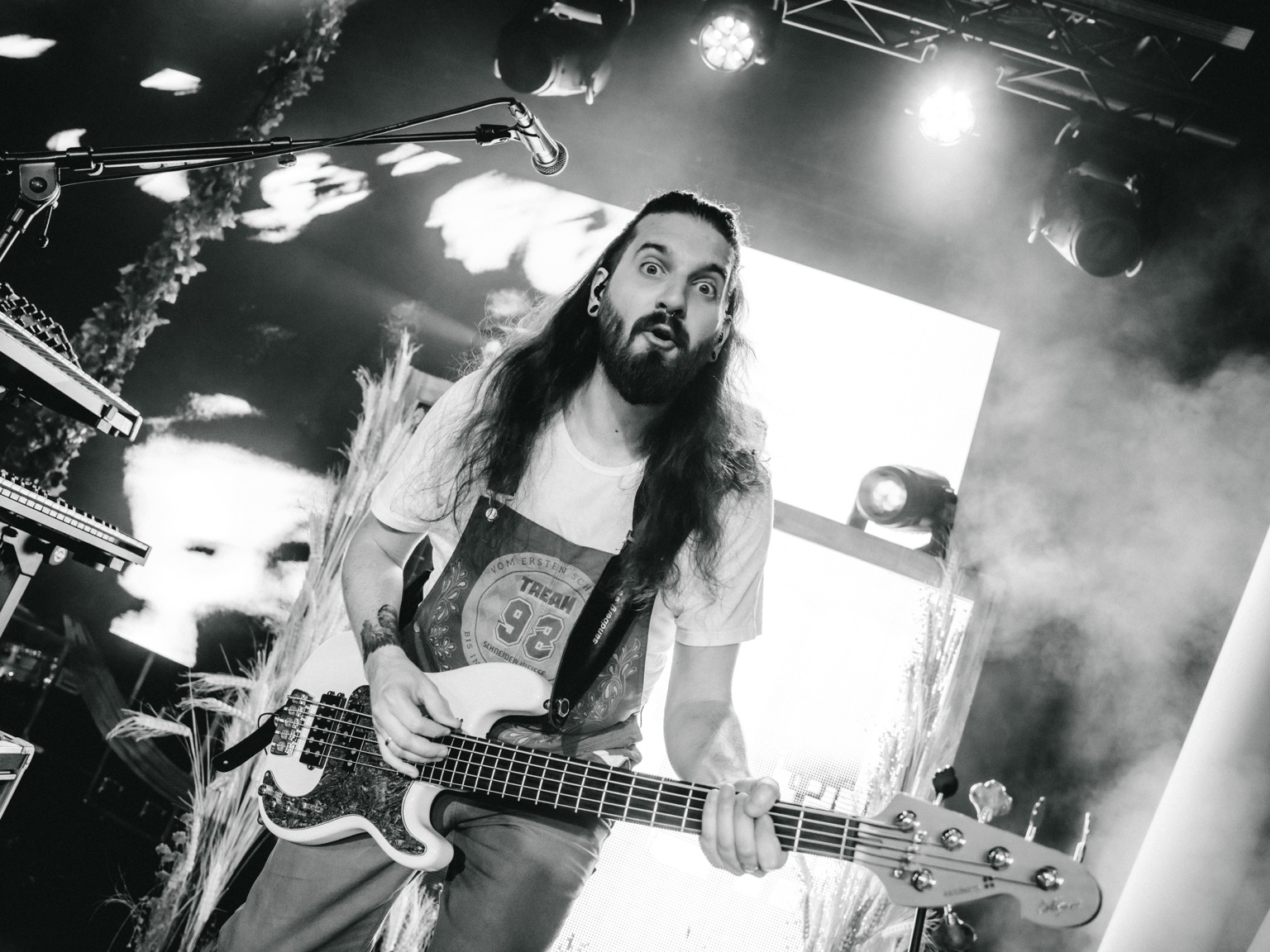 Philipp Zimmermann playing bass in black and white on stage